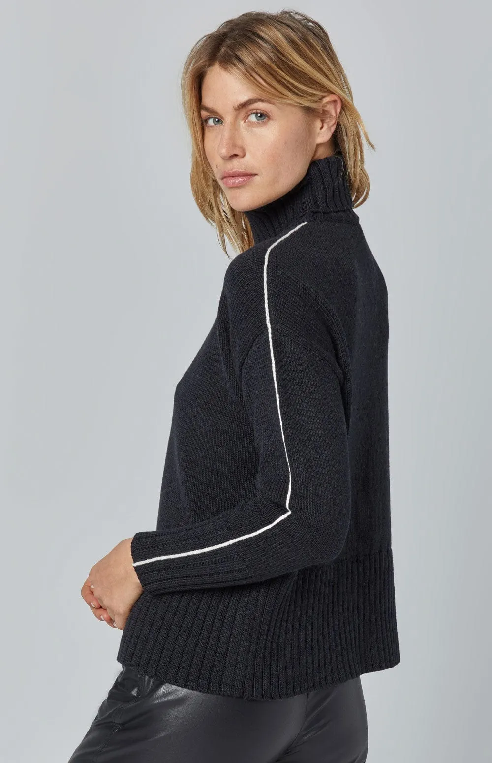 Elis Sweater | Black - Preloved sold by Alp N Rock product image thumbnail 2