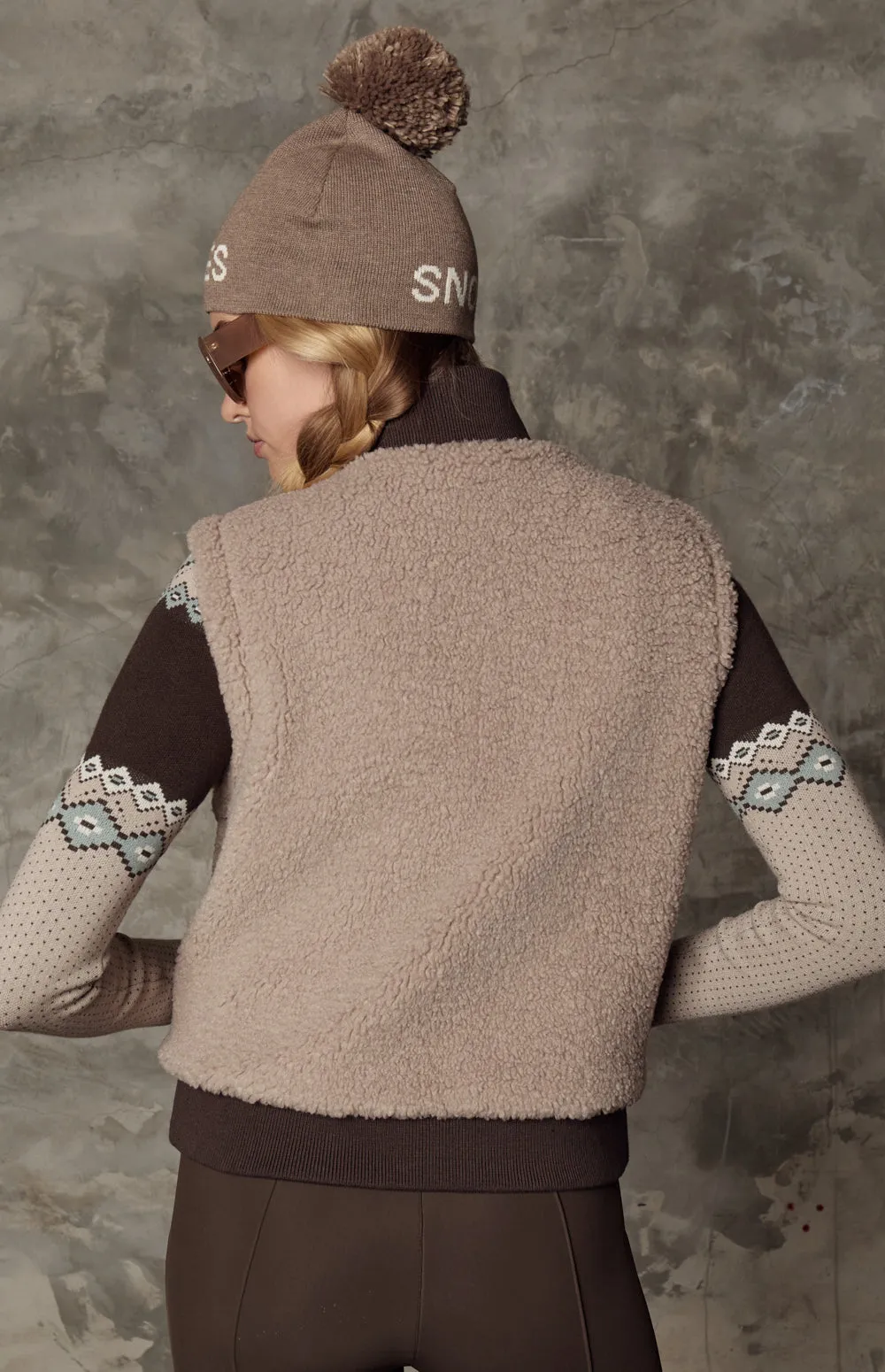 Atlas Quilted Reversible Vest | Black sold by Alp N Rock product image thumbnail 4