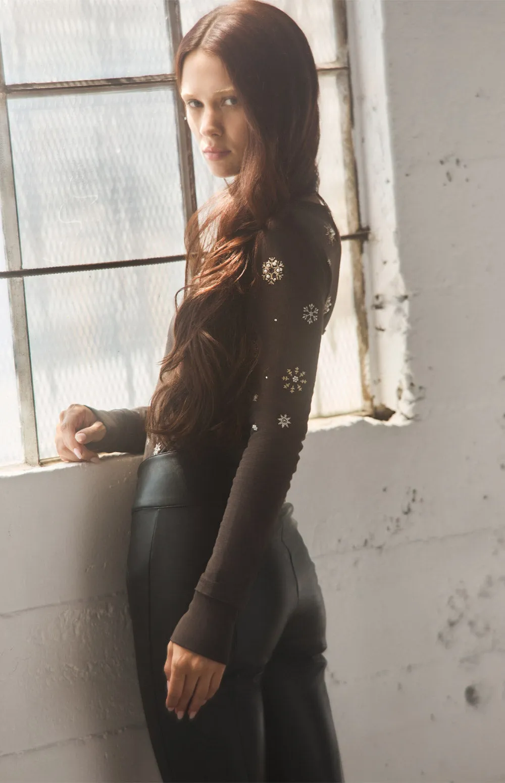 Annika Ski Henley Shirt | Coffee sold by Alp N Rock product image thumbnail 2