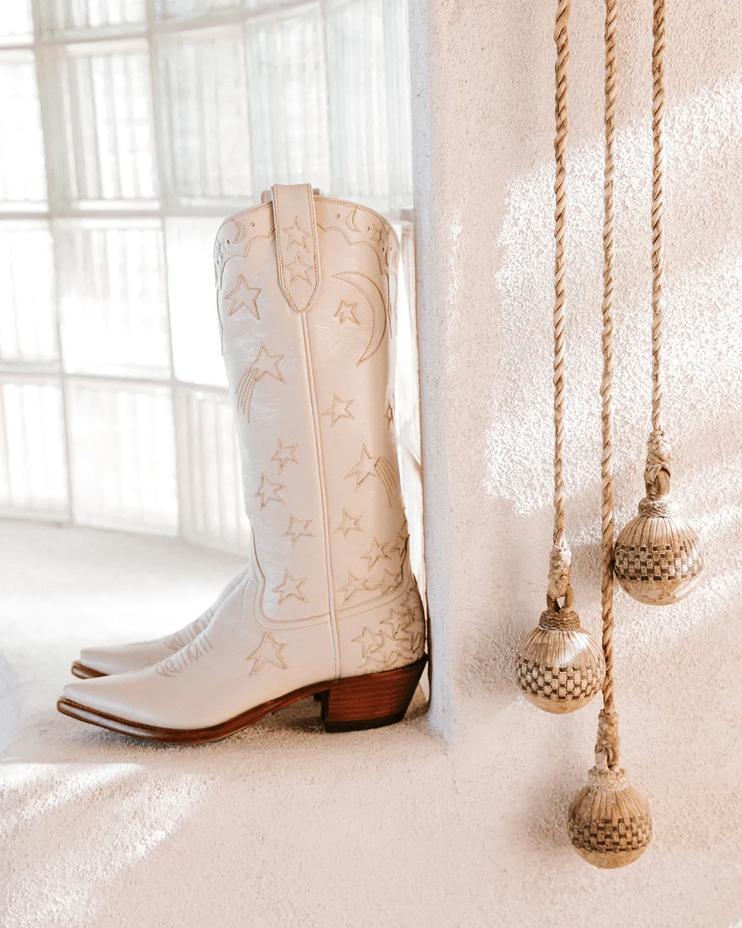 Margretta Crème sold by Miron Crosby product image thumbnail 3