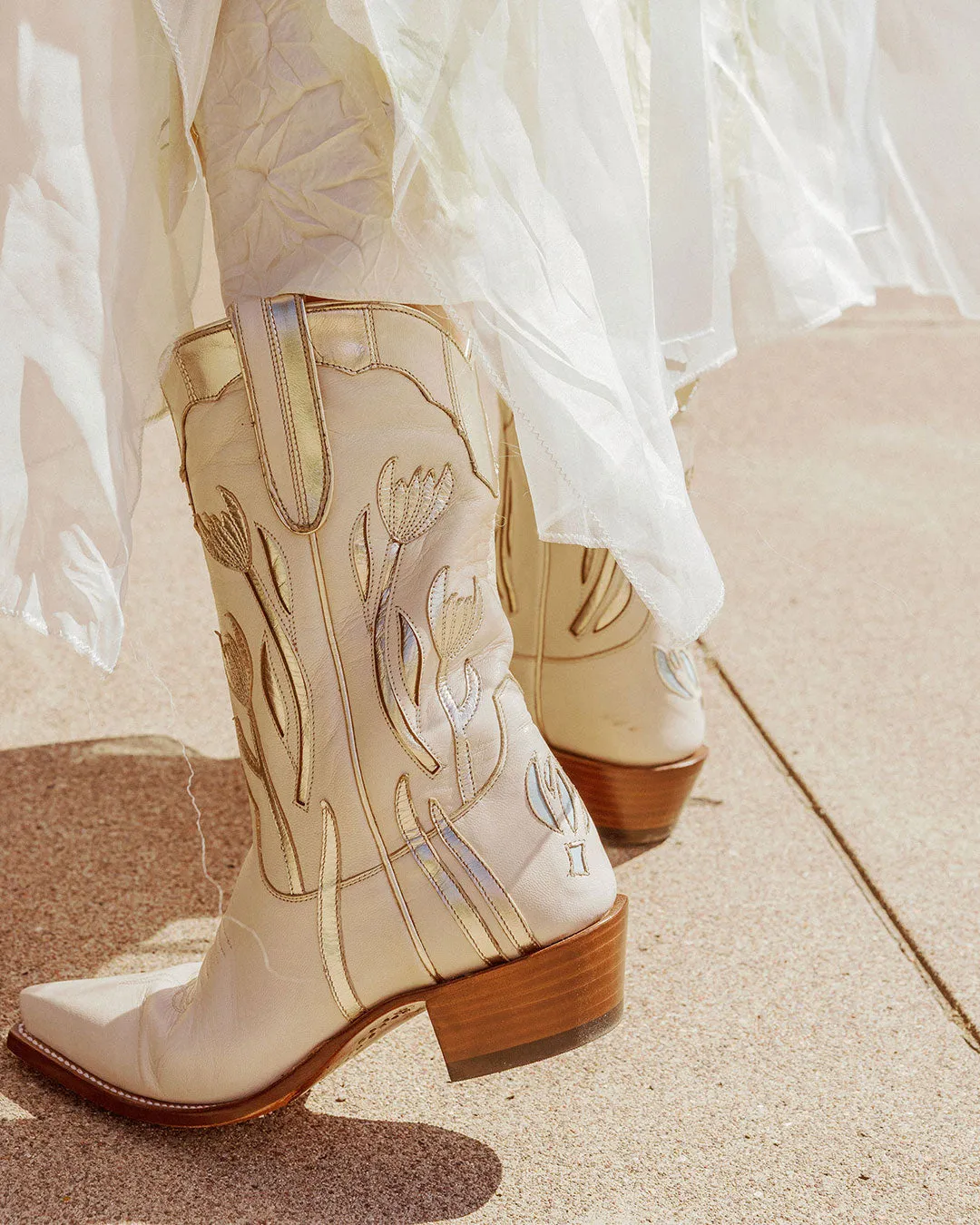 Dolly 2.0 Metallic Champagne sold by Miron Crosby product image thumbnail 3