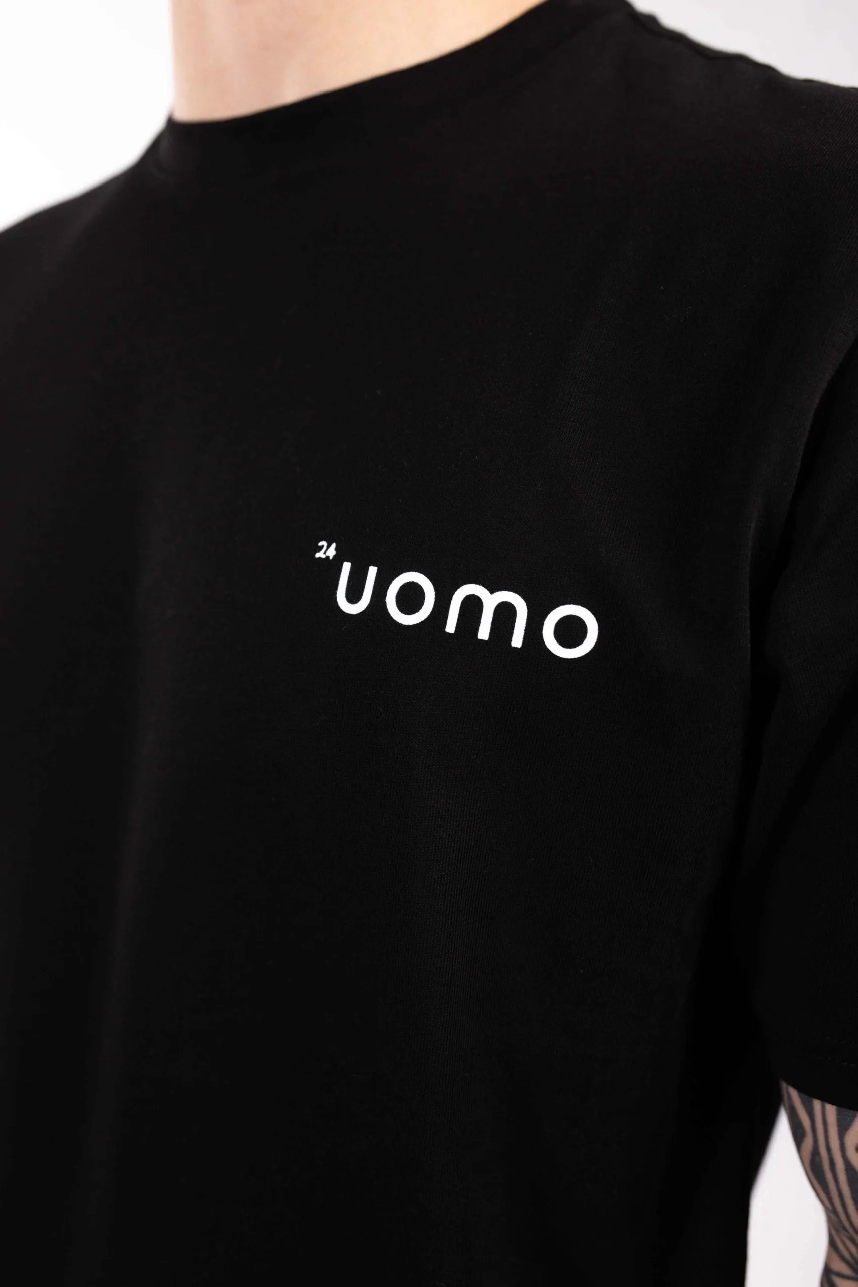 Basic T-Shirt Zwart sold by 24 Uomo product image thumbnail 5
