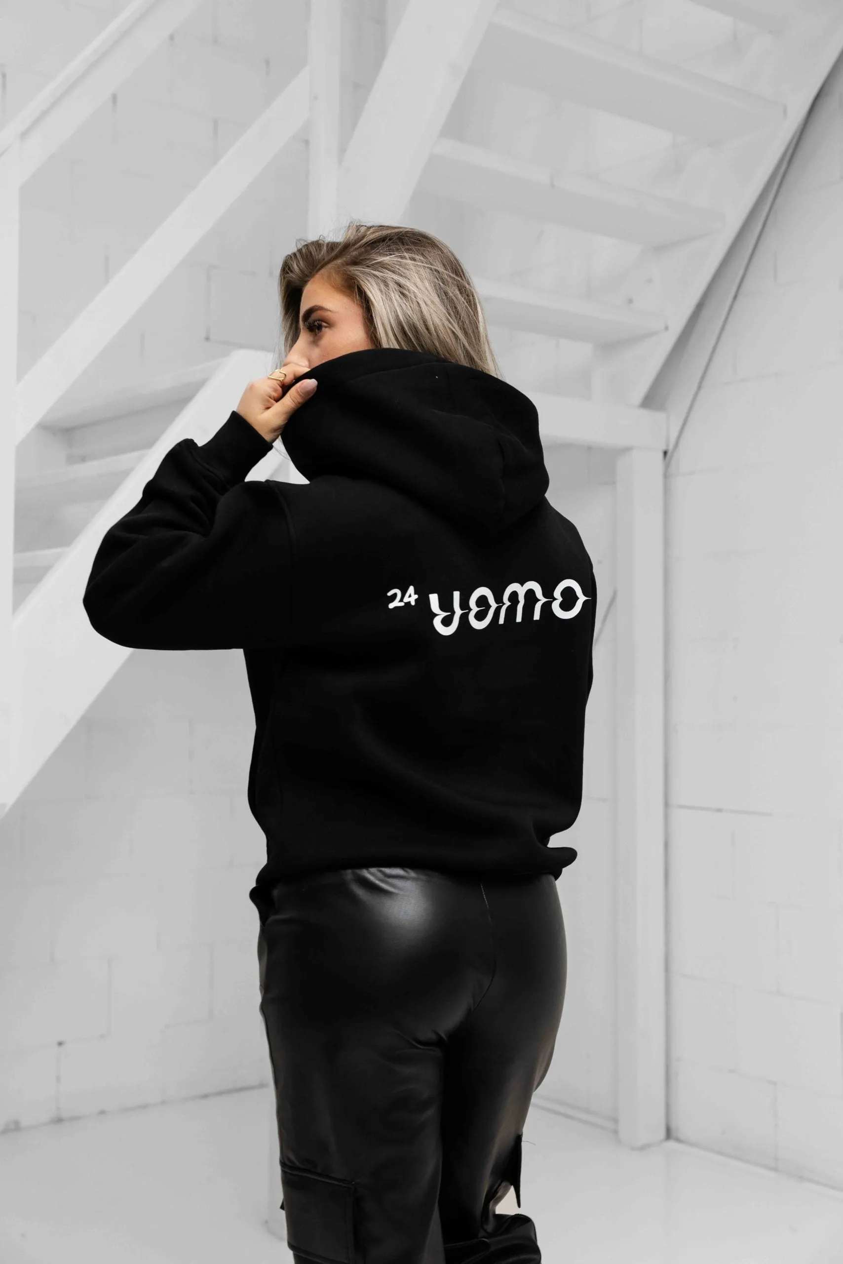 Mirror Hoodie Zwart Dames sold by 24 Uomo