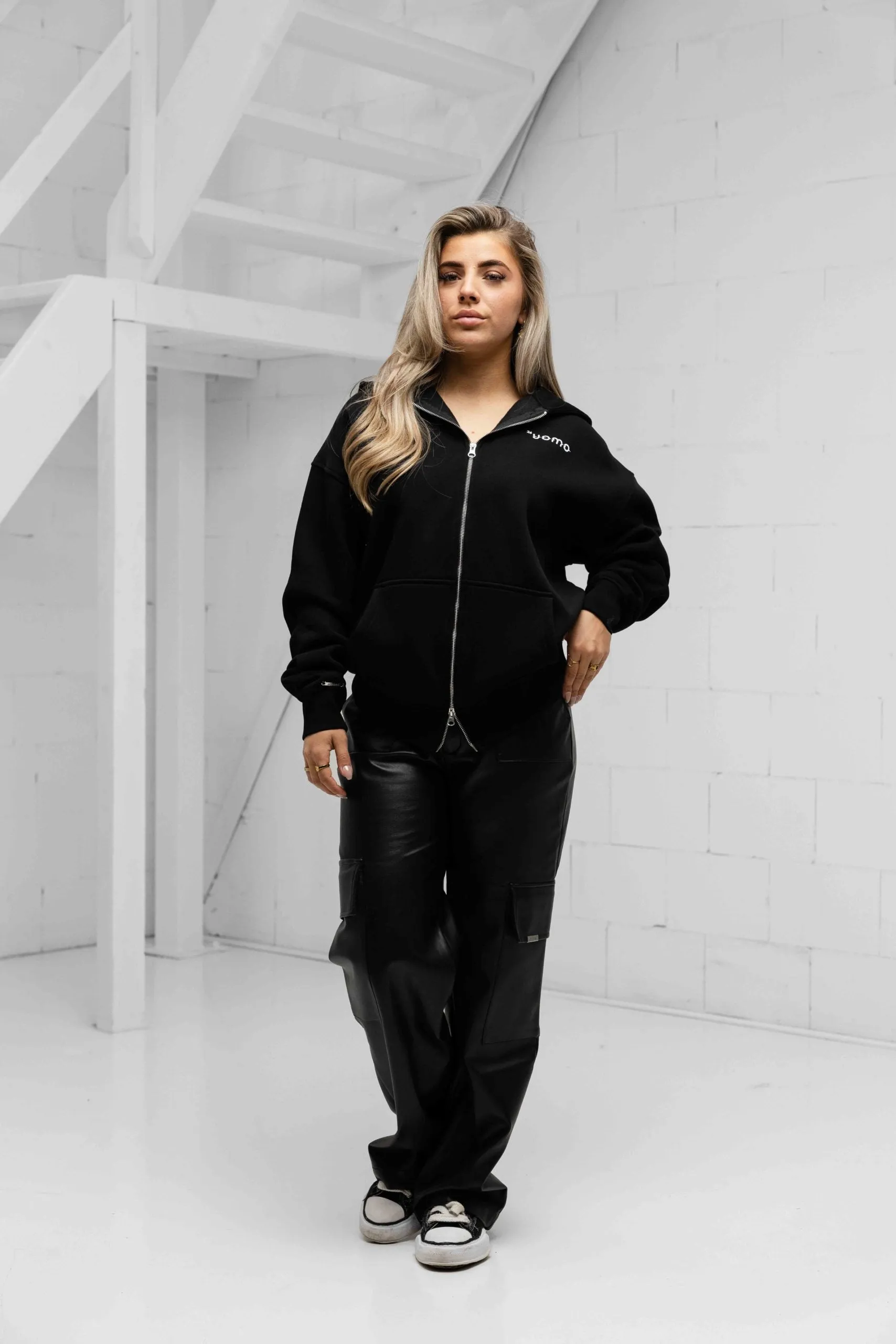 Mirror Zipped Oversized Hoodie Zwart Dames sold by 24 Uomo product image thumbnail 3