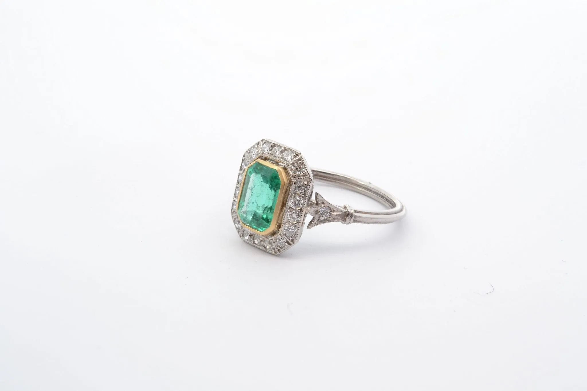 Bague Or jaune Platine Emeraude Diamants sold by 58 Facettes product image thumbnail 4