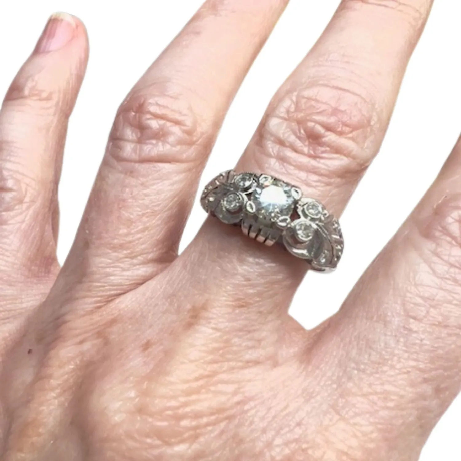 Bague platine art déco avec diamants sold by 58 Facettes product image thumbnail 2