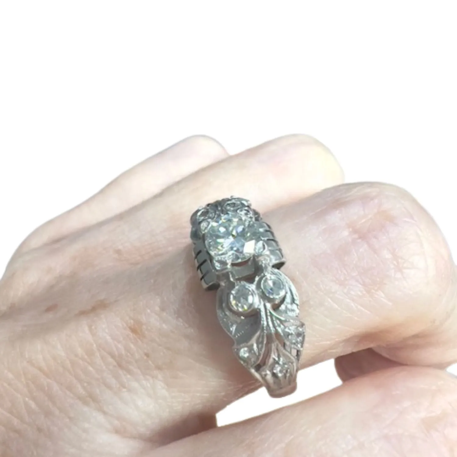 Bague platine art déco avec diamants sold by 58 Facettes product image thumbnail 5