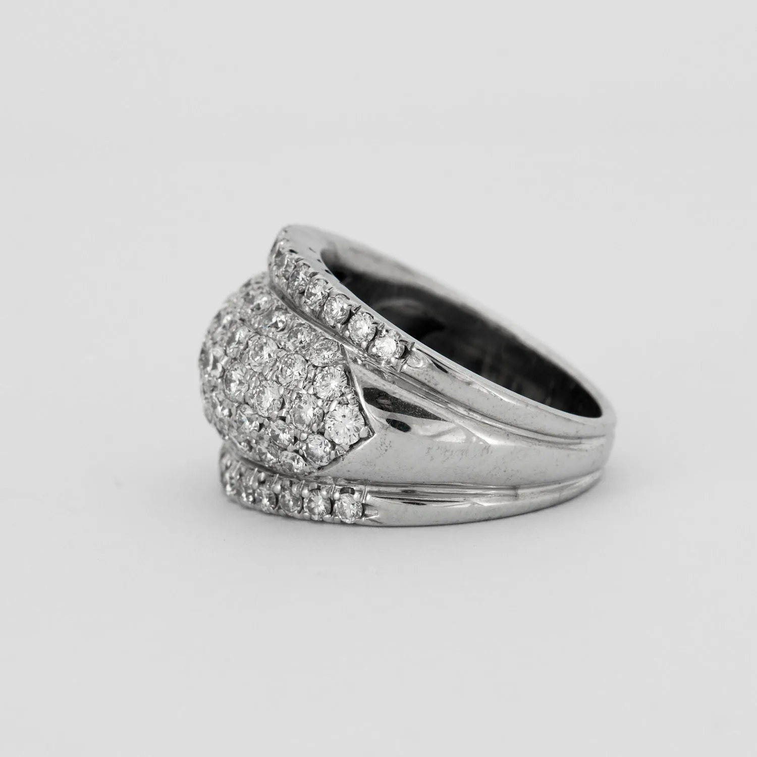 Bague jonc pavée de diamants en or gris 18K sold by 58 Facettes product image thumbnail 5