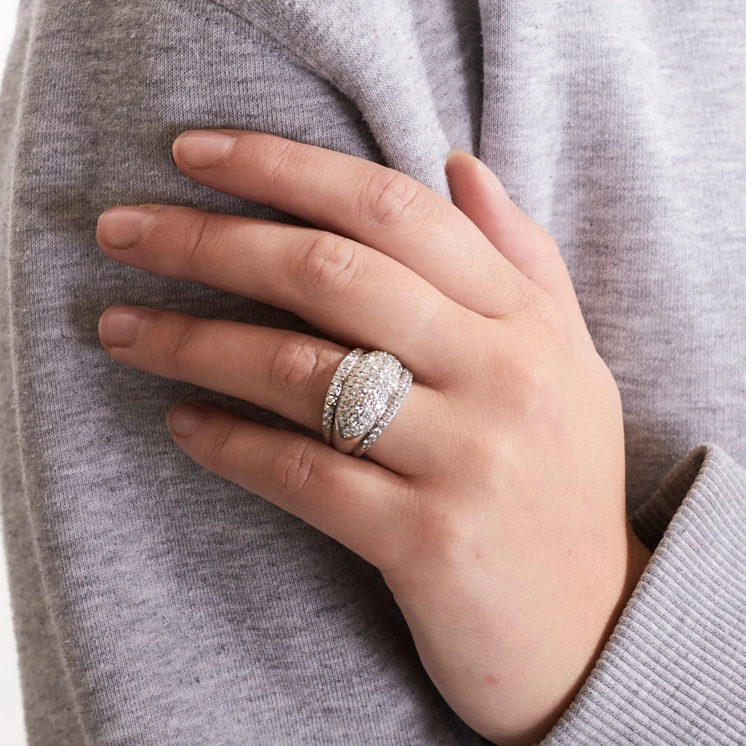 Bague jonc pavée de diamants en or gris 18K sold by 58 Facettes product image thumbnail 3