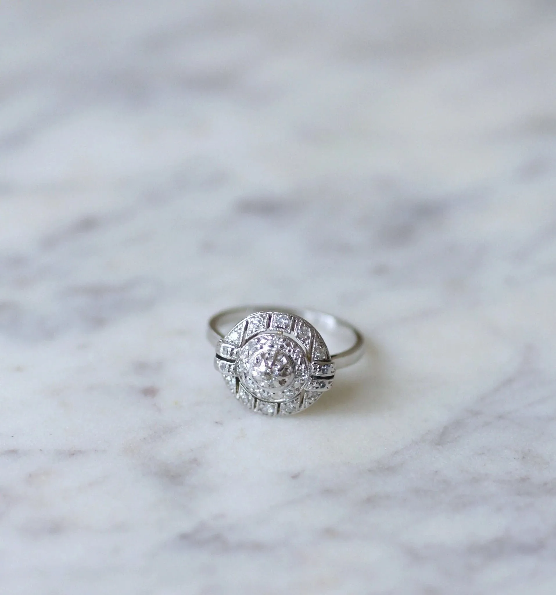 Bague Art Déco ronde platine et diamants sold by 58 Facettes