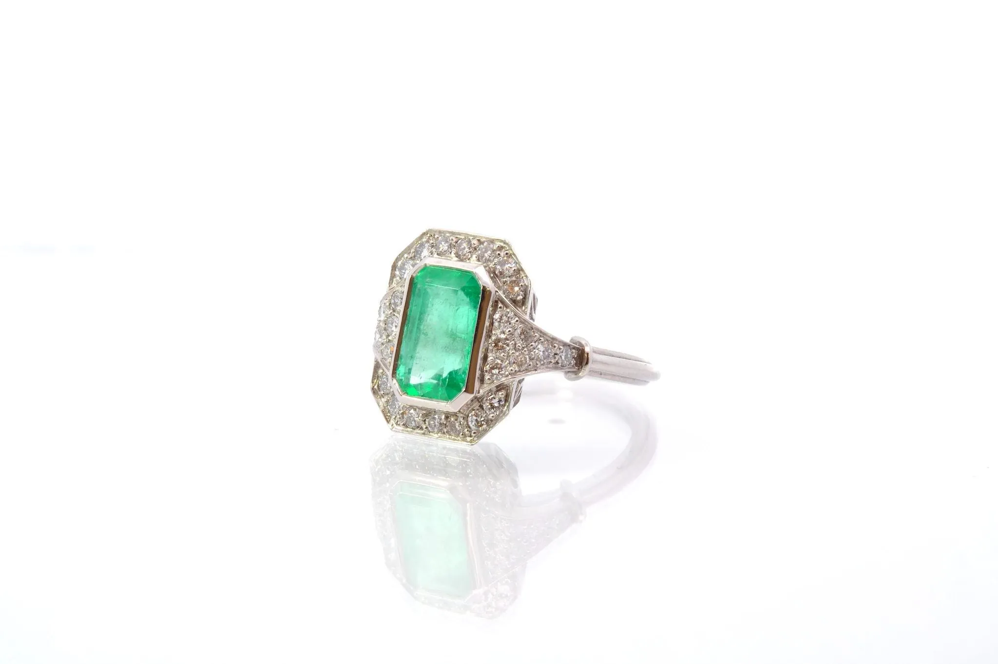 Bague vintage émeraude et diamants sold by 58 Facettes product image thumbnail 3