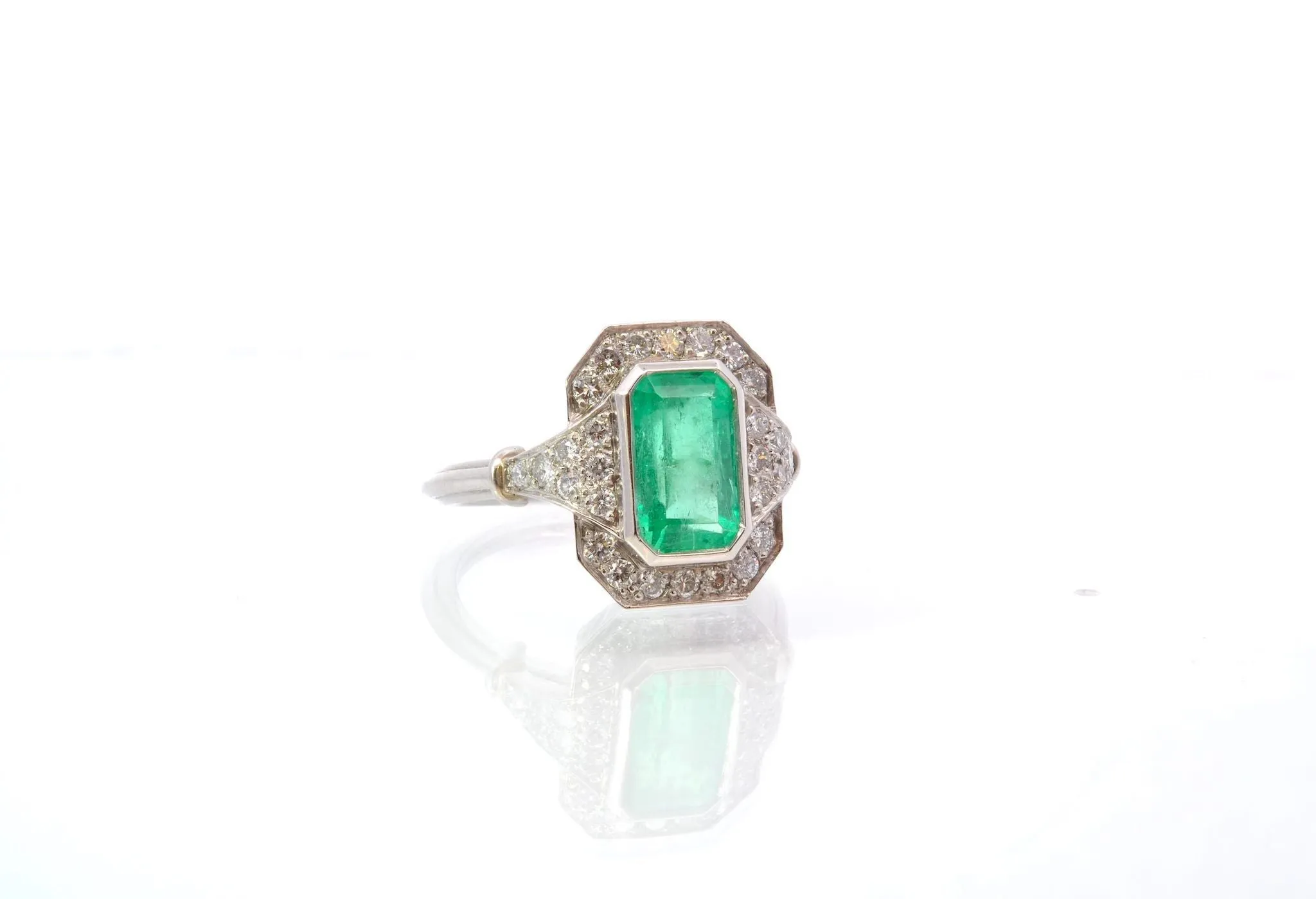 Bague vintage émeraude et diamants sold by 58 Facettes product image thumbnail 4