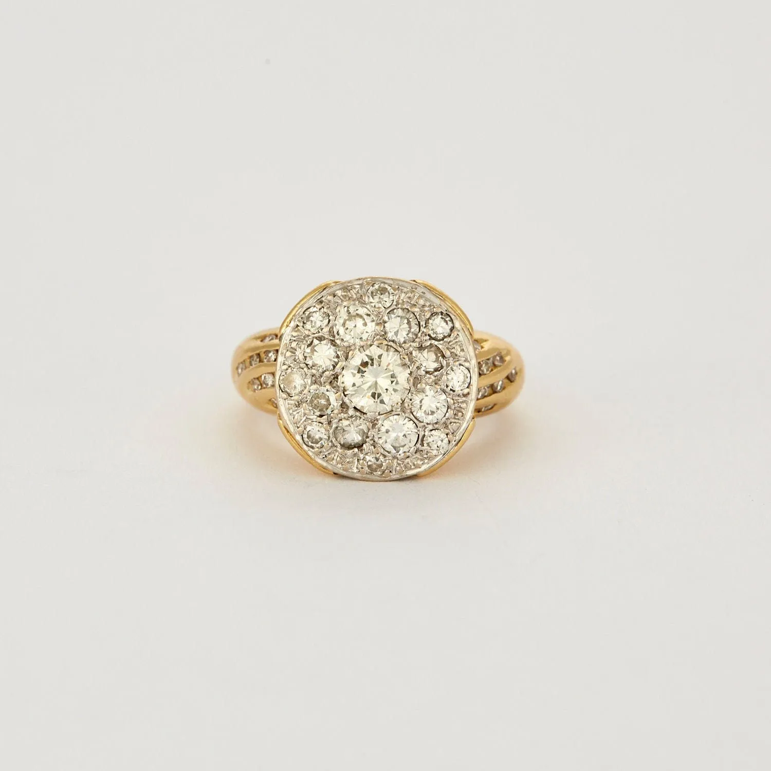 Bague en or jaune et or blanc avec diamants sold by 58 Facettes