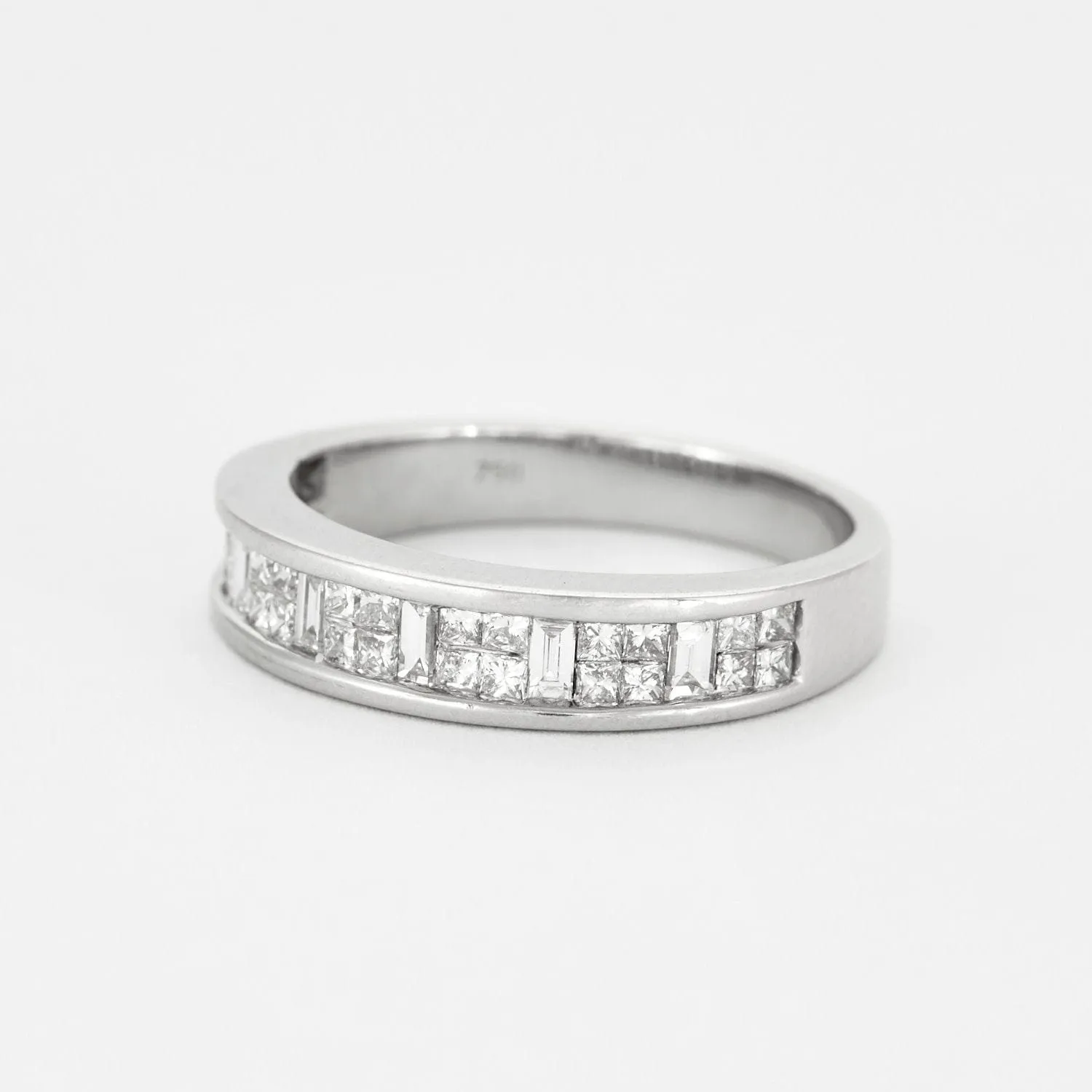 Bague jonc en or gris sertie de diamants sold by 58 Facettes product image thumbnail 5