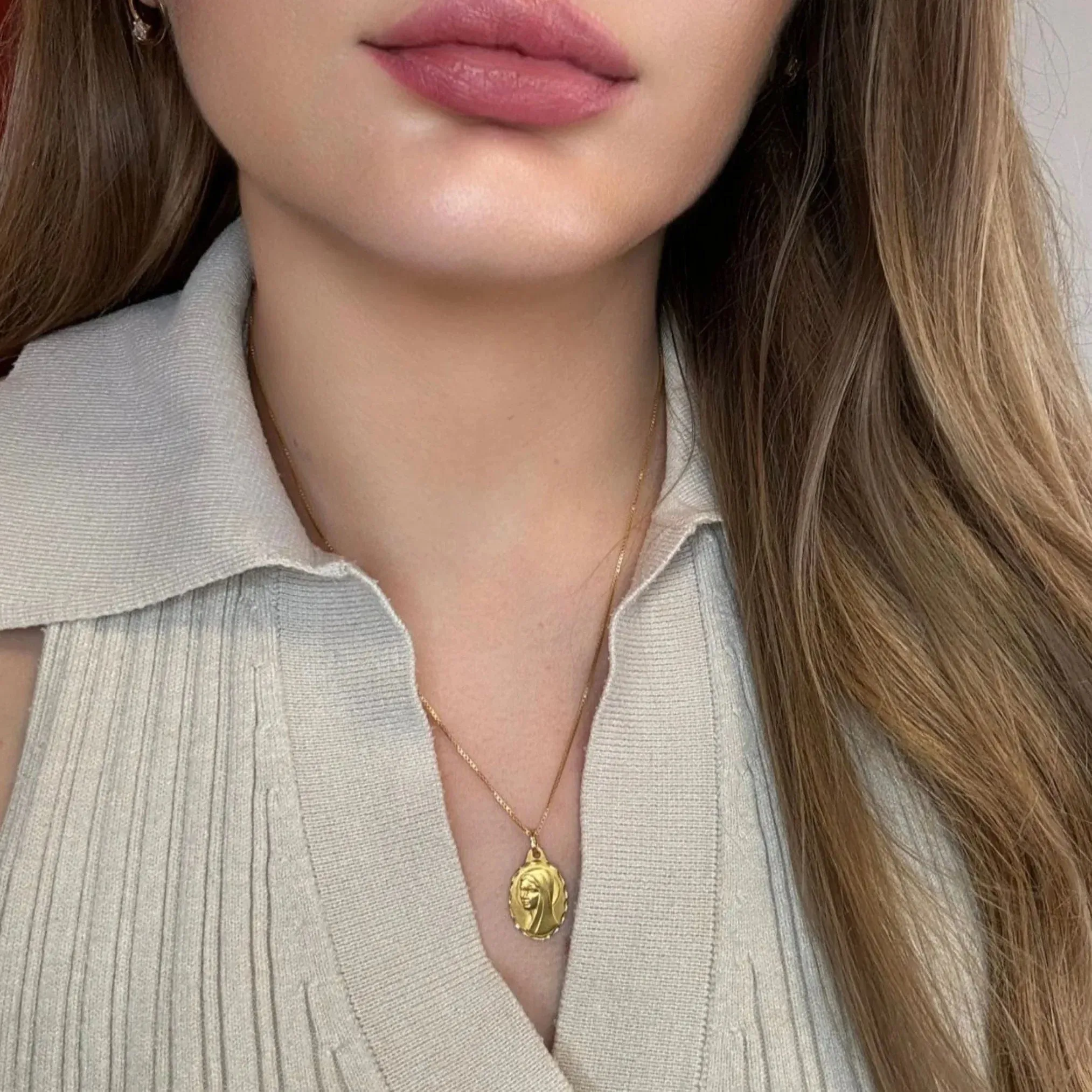 Médaille Marie or jaune sold by 58 Facettes product image thumbnail 2