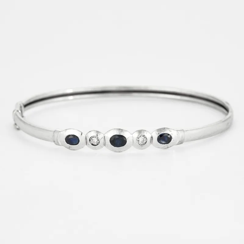 Bracelet or blanc- saphirs et diamants sold by 58 Facettes