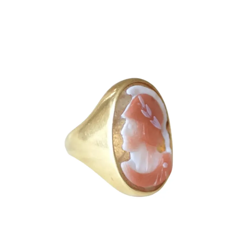 Bague Chevalière camée soldat casqué sardonyx sold by 58 Facettes