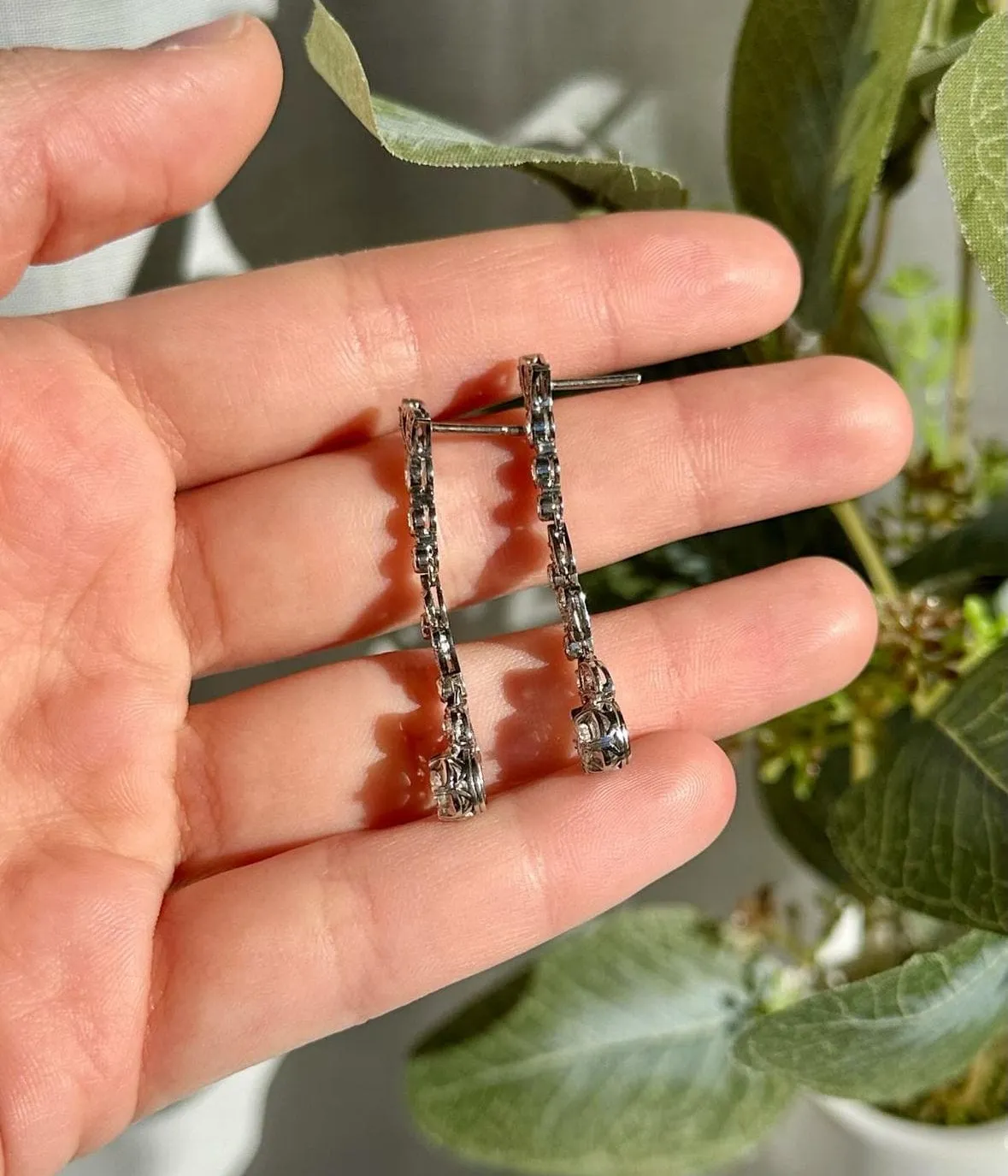 Boucles d'oreilles de style Art Déco en platine et diamants. sold by 58 Facettes product image thumbnail 5