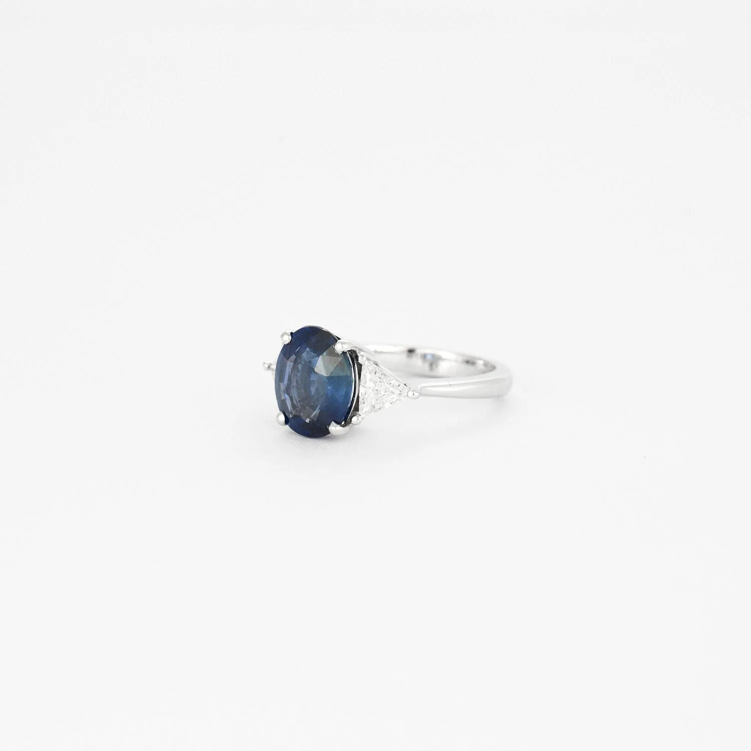Bague or blanc, saphir bleu de Ceylan et diamants sold by 58 Facettes product image thumbnail 5
