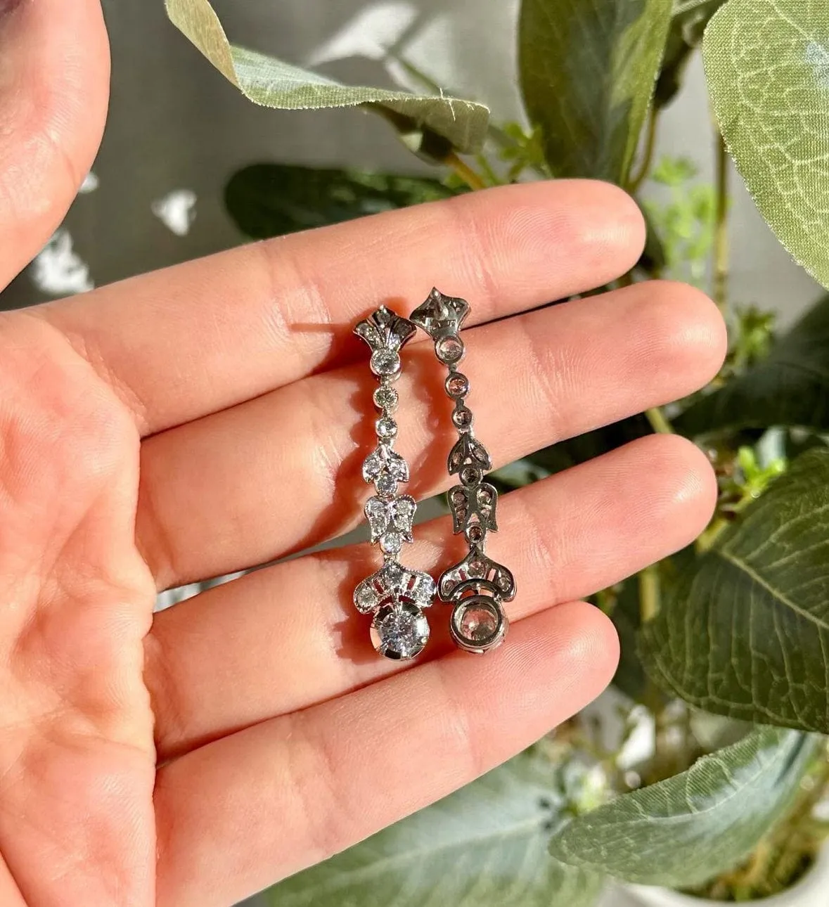 Boucles d'oreilles de style Art Déco en platine et diamants. sold by 58 Facettes product image thumbnail 3