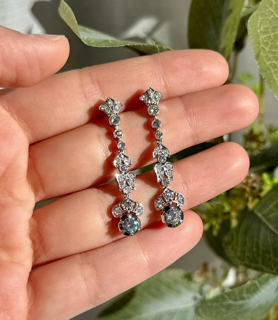 Boucles d'oreilles de style Art Déco en platine et diamants. sold by 58 Facettes product image thumbnail 4