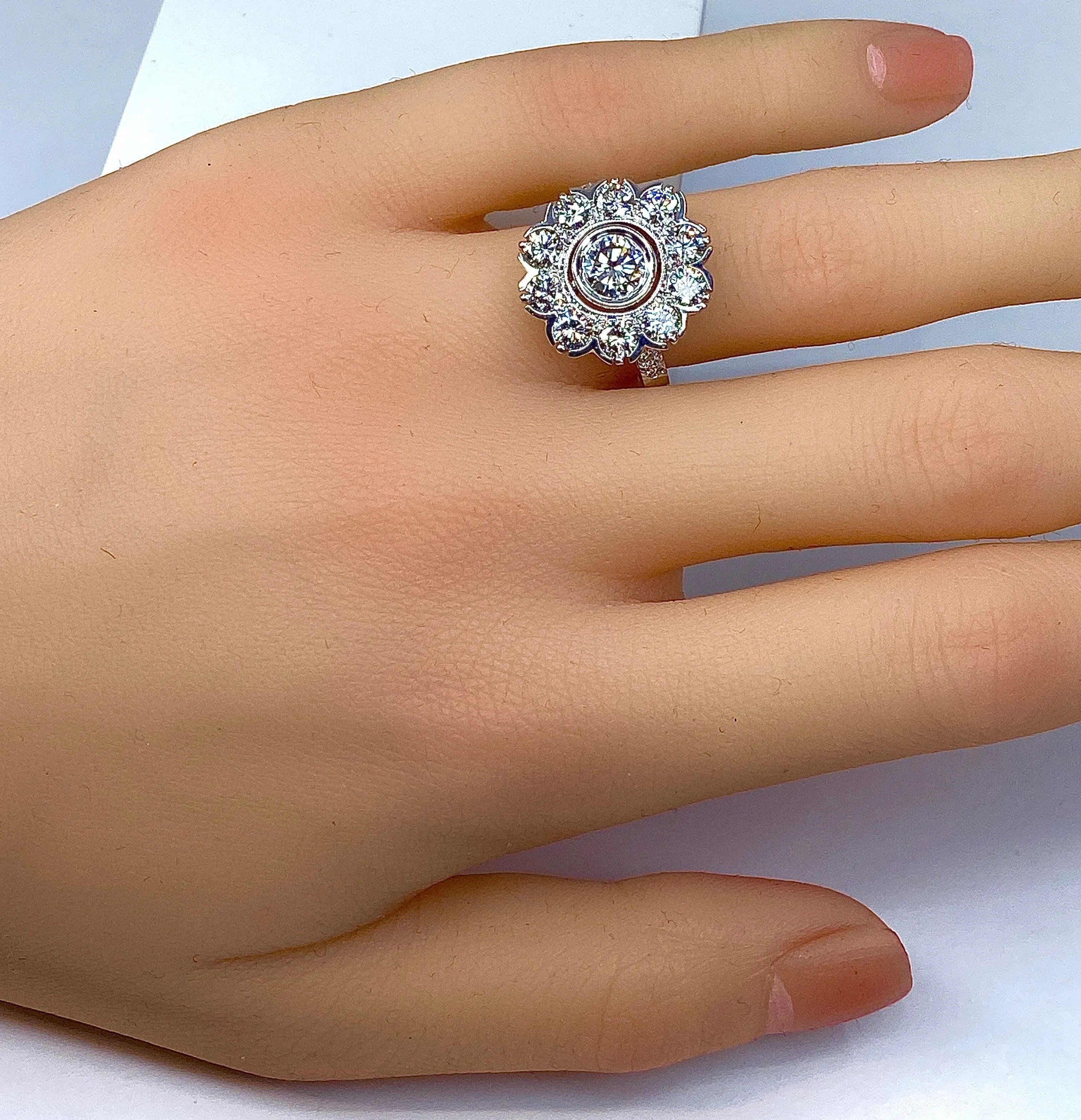 Bague marguerite or blanc diamants sold by 58 Facettes product image thumbnail 2