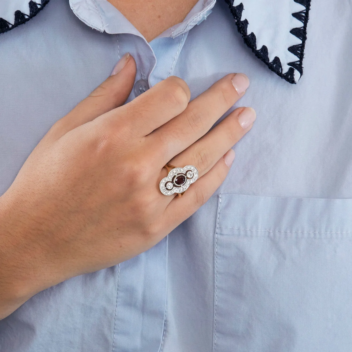 Bague Style Art Deco en or jaune, platine, diamants et centre Rubis sold by 58 Facettes product image thumbnail 2