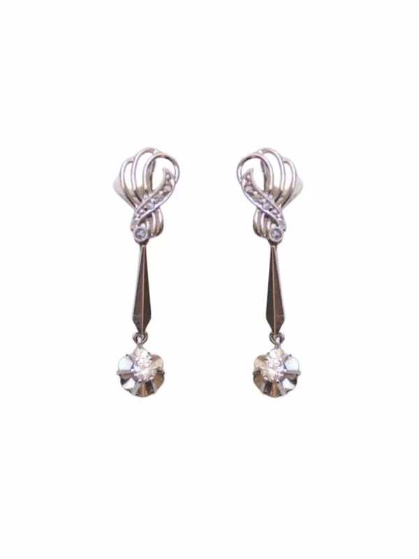 Longues boucles d'oreilles vintage, or blanc et diamants sold by 58 Facettes