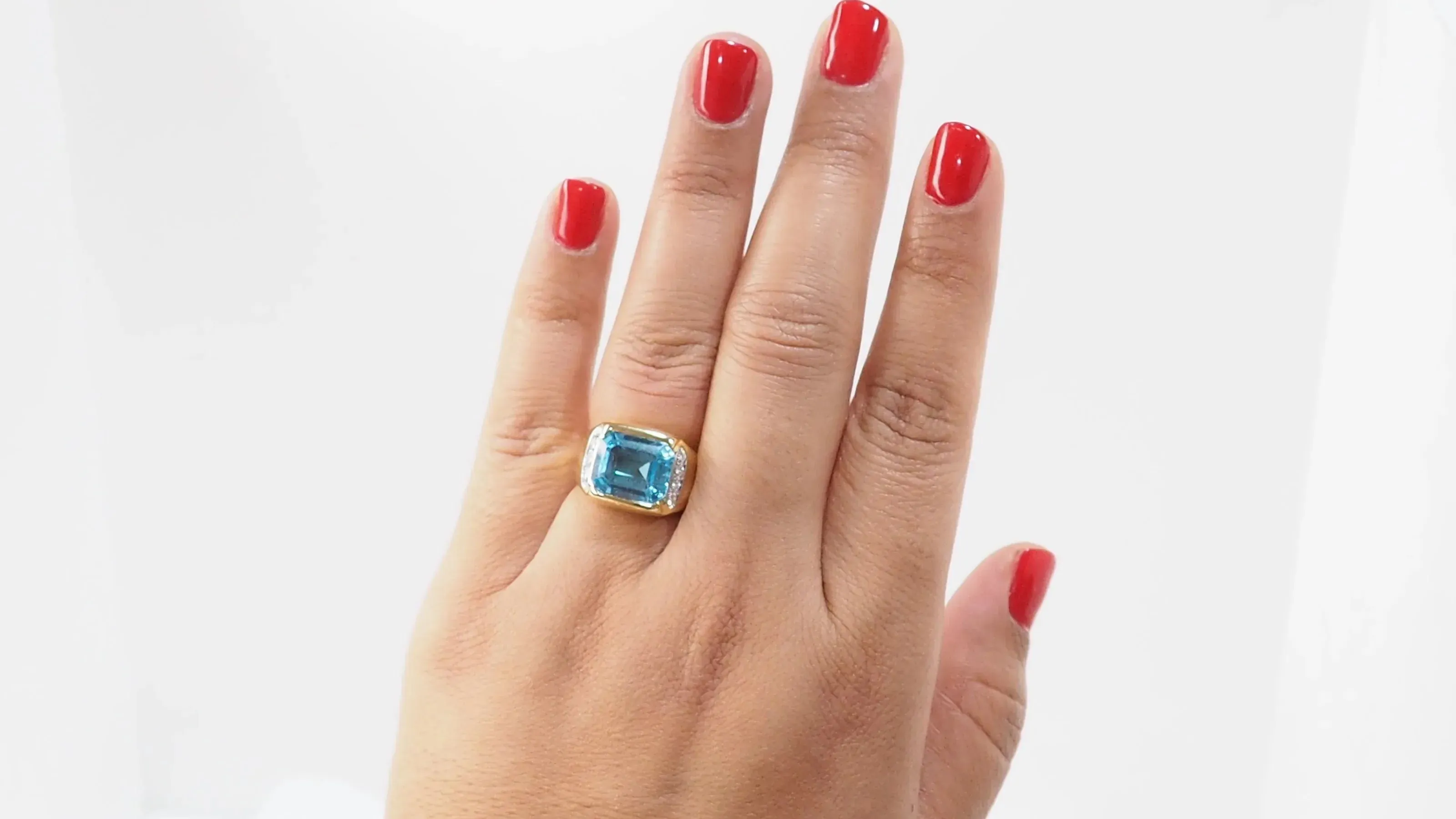 Bague en or jaune, Topaze bleue et diamants sold by 58 Facettes product image thumbnail 3