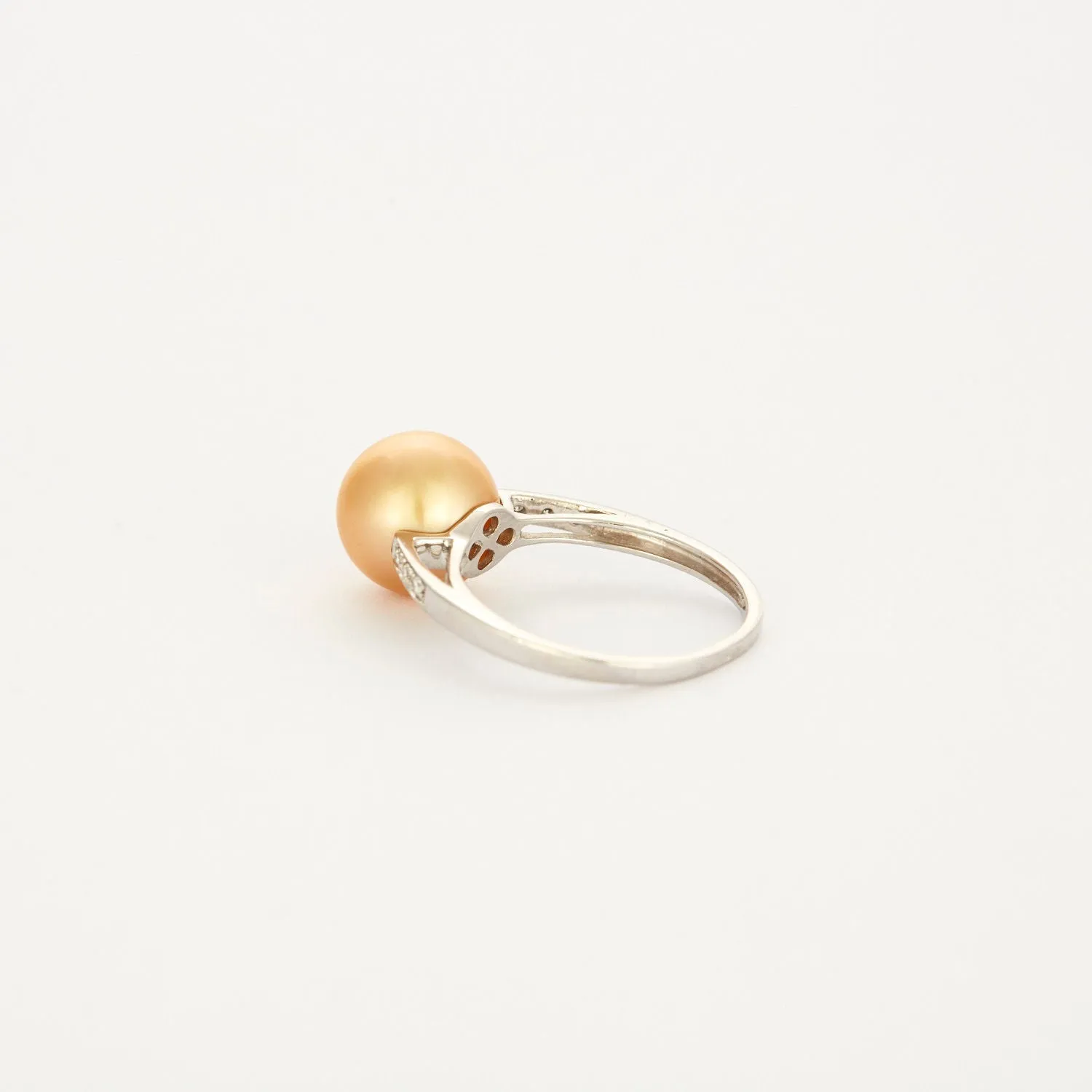 Bague or blanc perle Gold avec diamants sold by 58 Facettes product image thumbnail 3