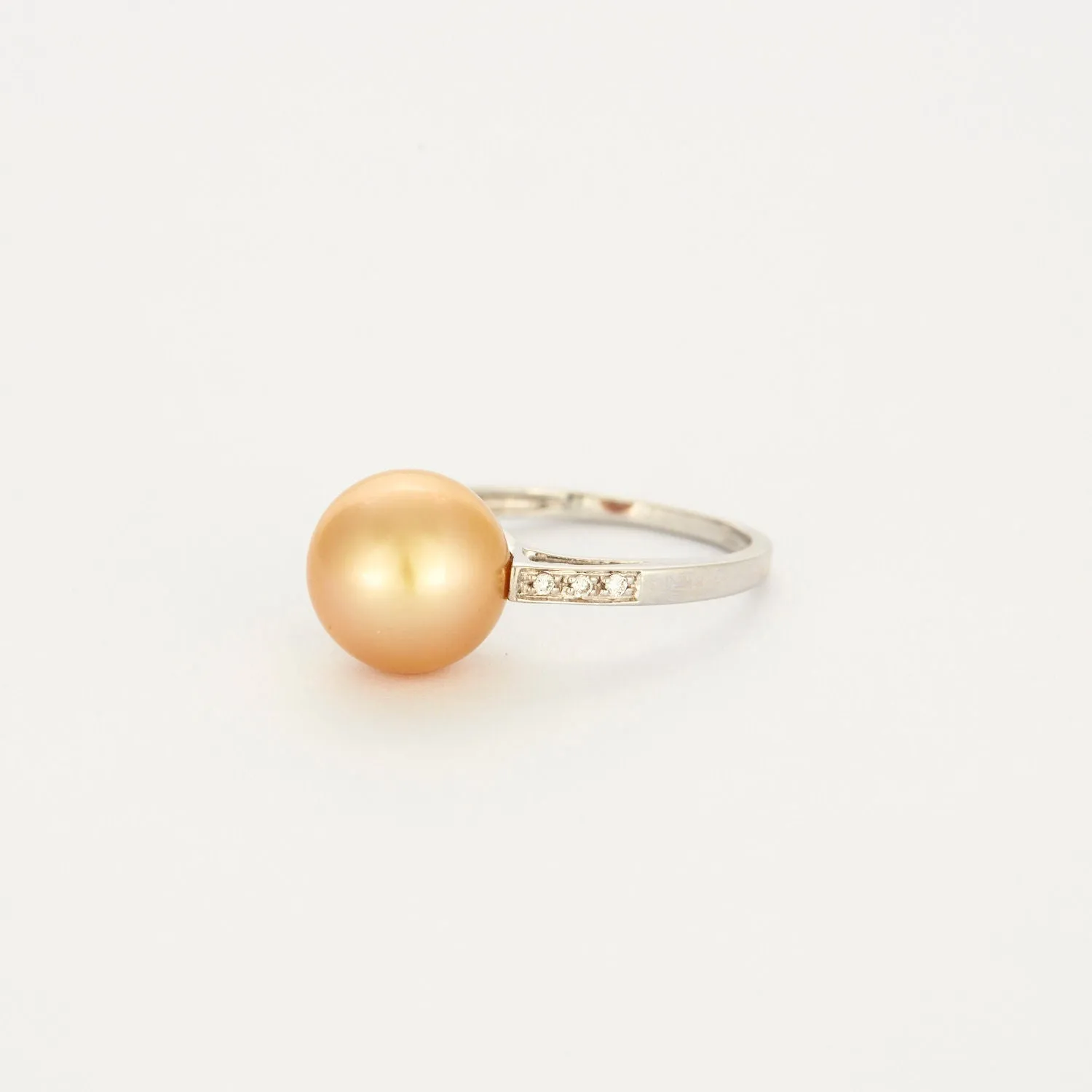 Bague or blanc perle Gold avec diamants sold by 58 Facettes product image thumbnail 4