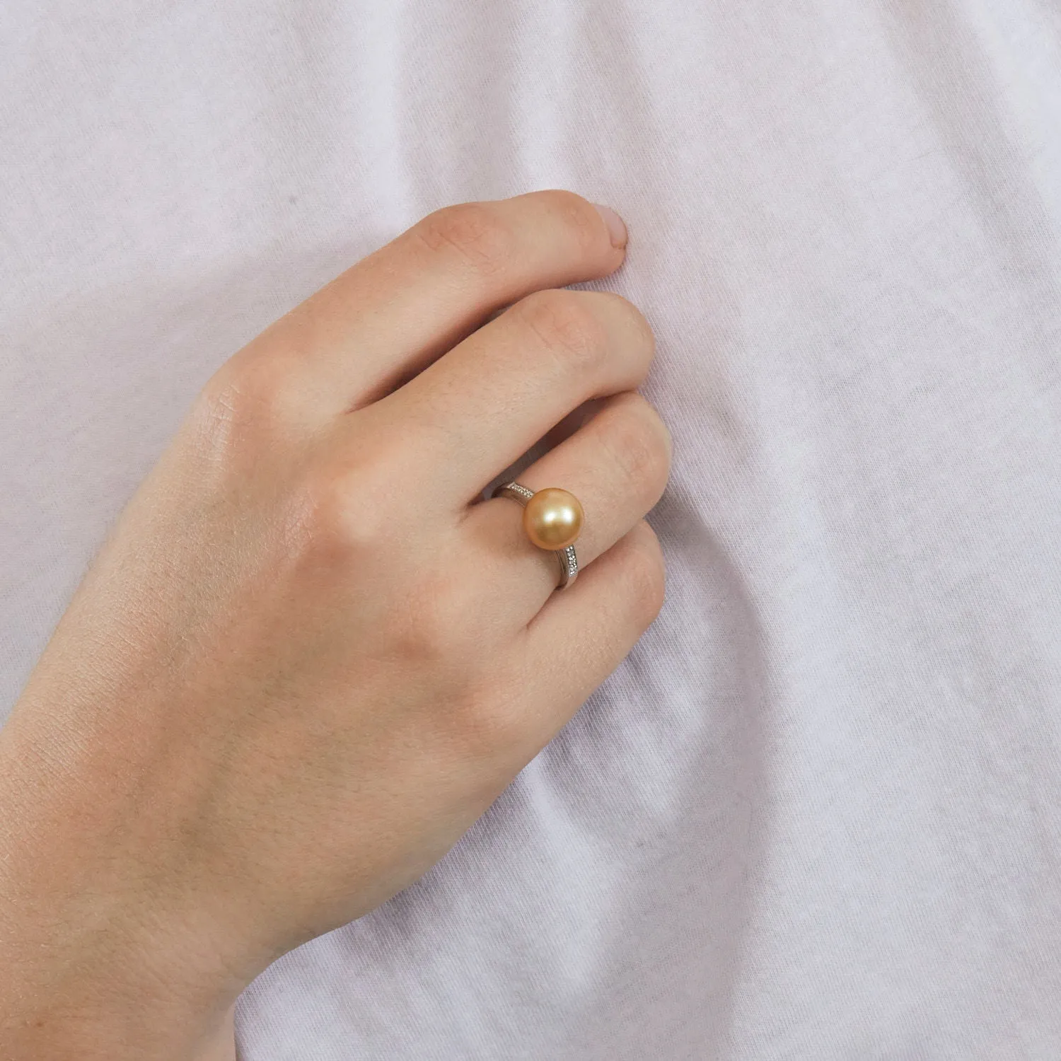 Bague or blanc perle Gold avec diamants sold by 58 Facettes product image thumbnail 2