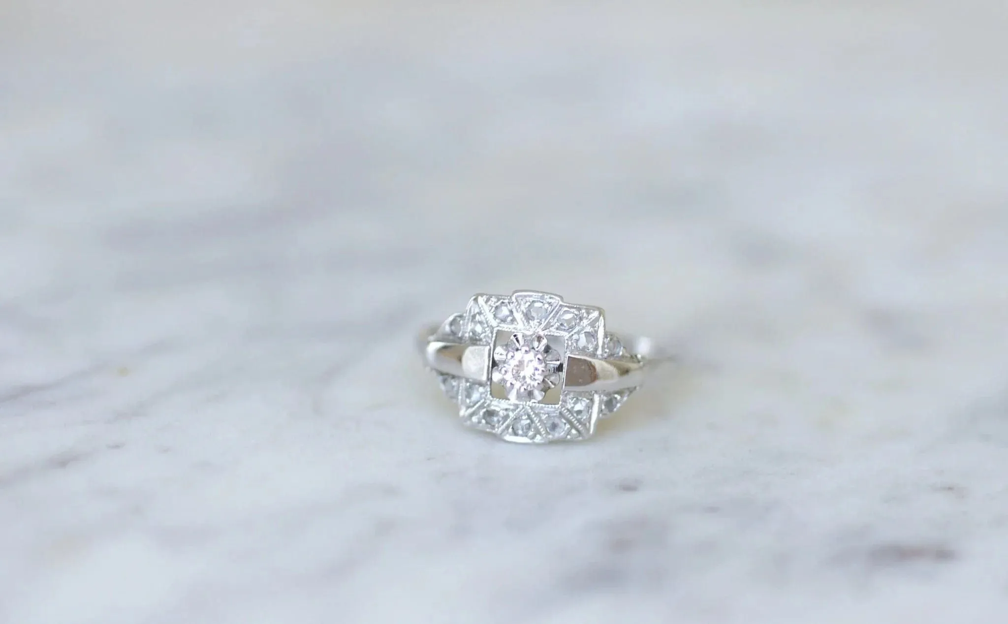 Bague Art Deco en Or blanc & diamants sold by 58 Facettes product image thumbnail 3