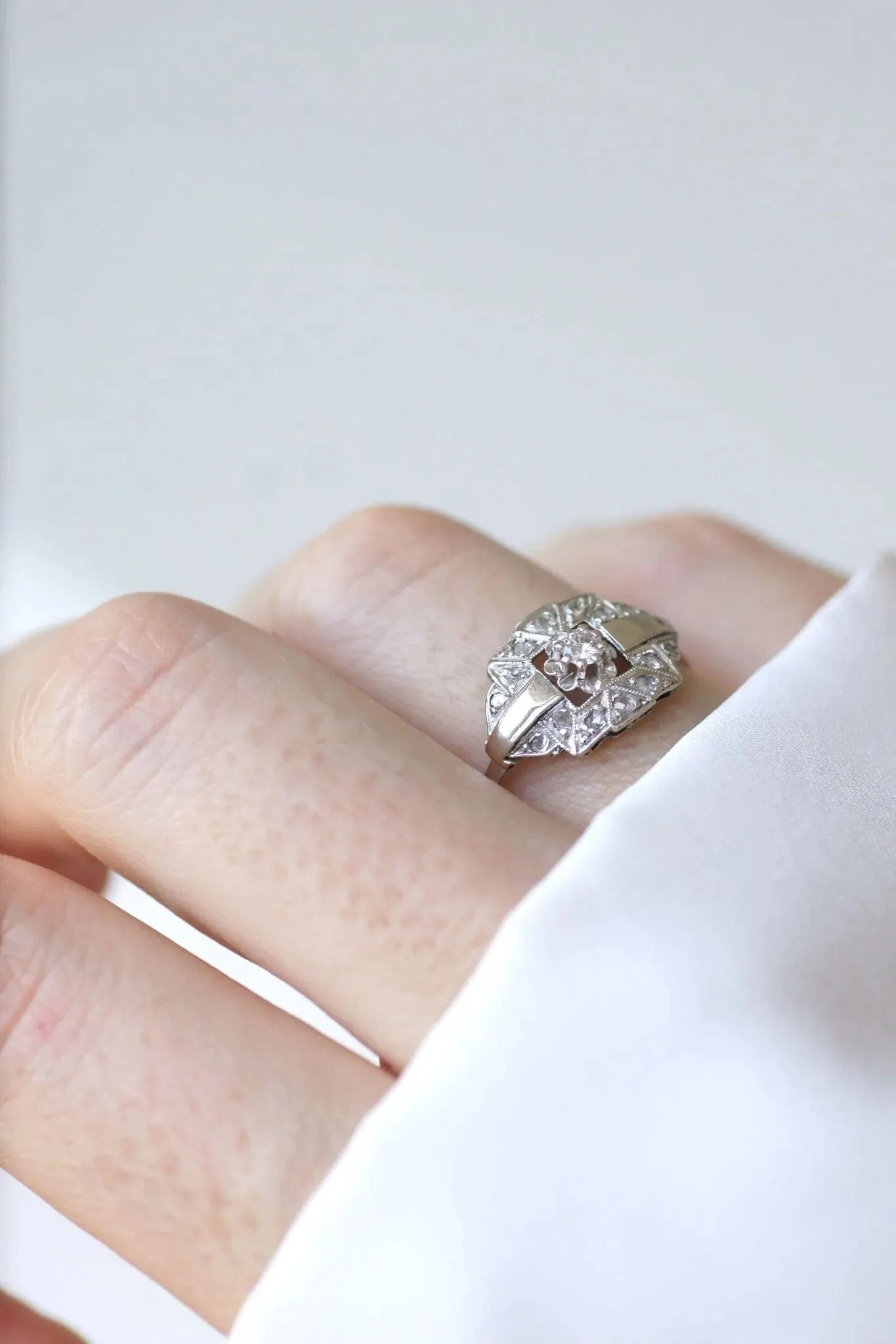 Bague Art Deco en Or blanc & diamants sold by 58 Facettes product image thumbnail 2