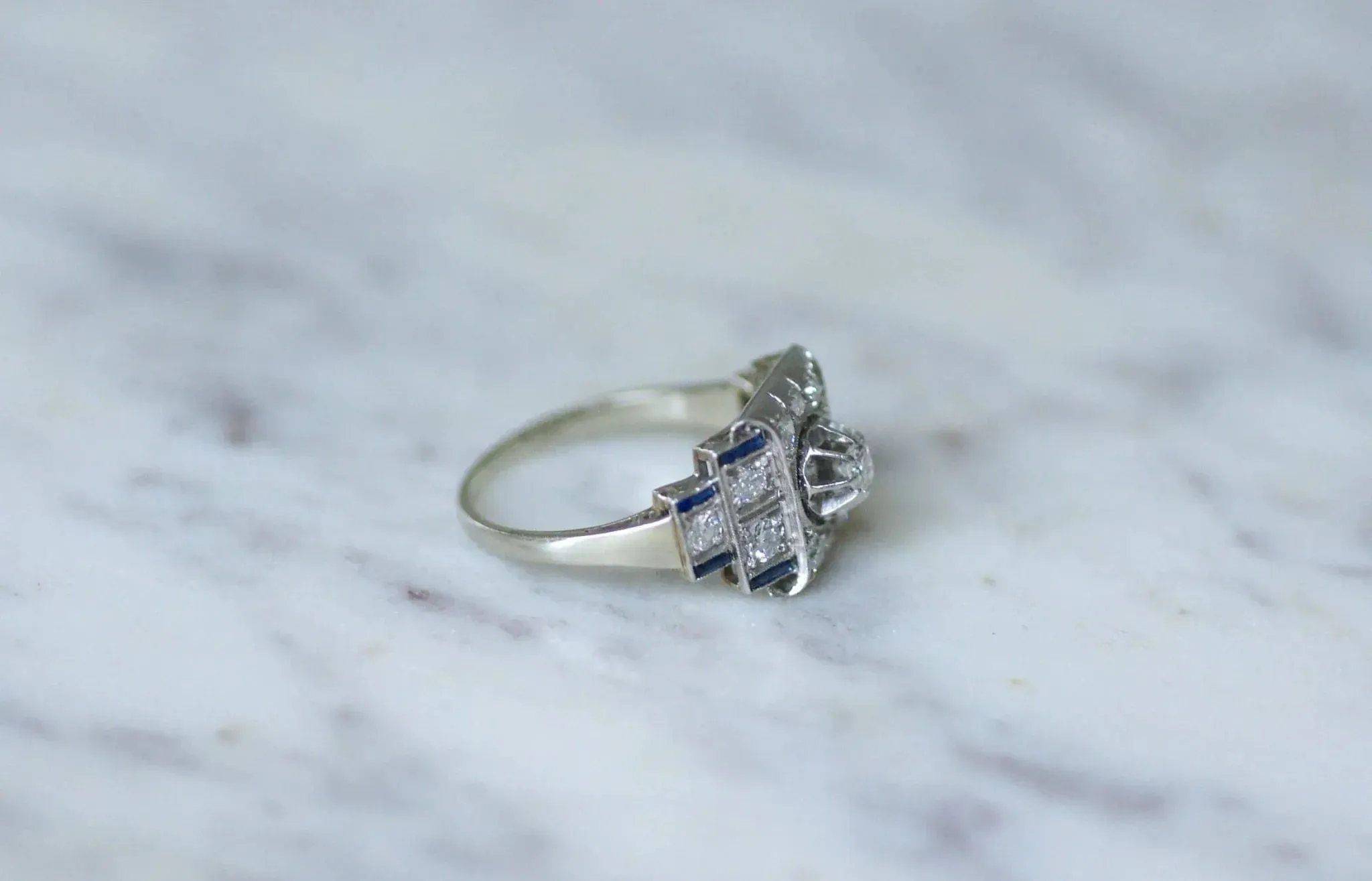 Bague Art Déco diamants et saphirs synthétiques sold by 58 Facettes product image thumbnail 5
