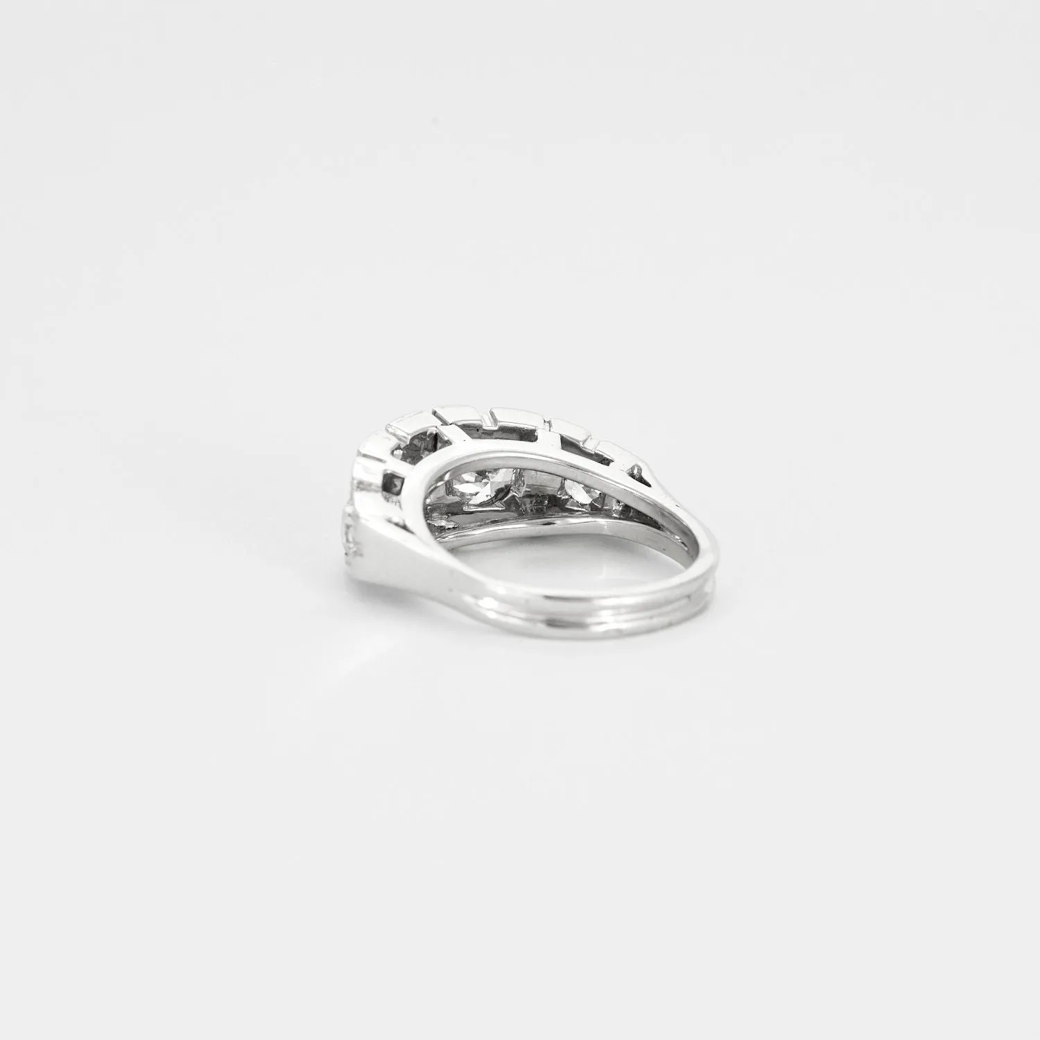 Bague or gris ornée de 4 diamants sold by 58 Facettes product image thumbnail 3