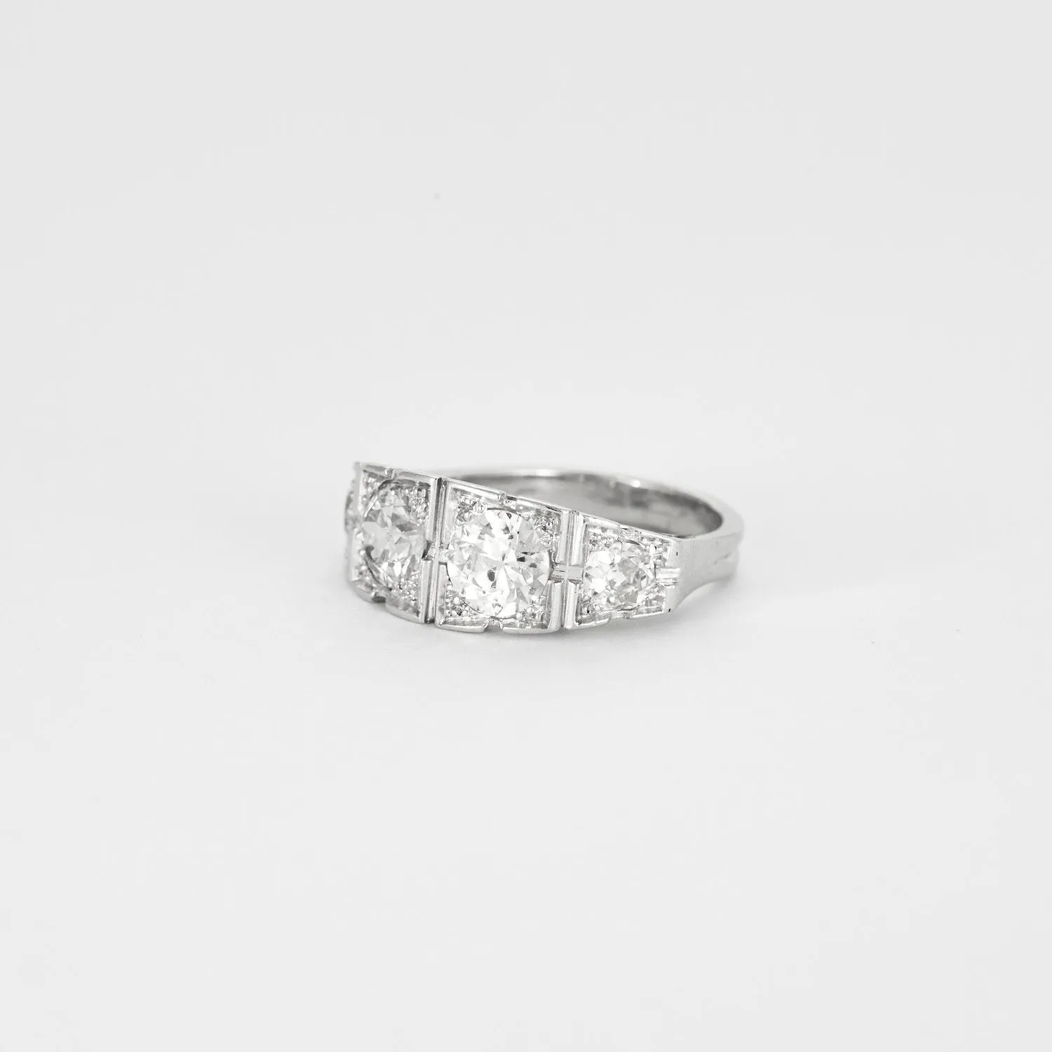 Bague or gris ornée de 4 diamants sold by 58 Facettes product image thumbnail 5