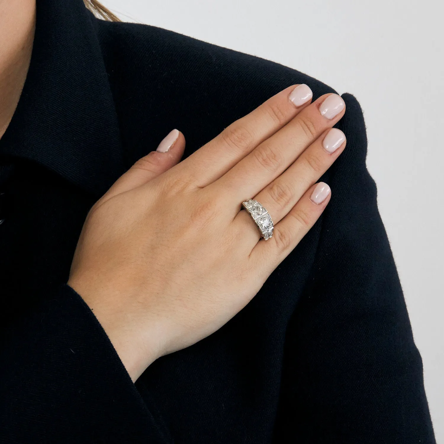 Bague or gris ornée de 4 diamants sold by 58 Facettes product image thumbnail 2