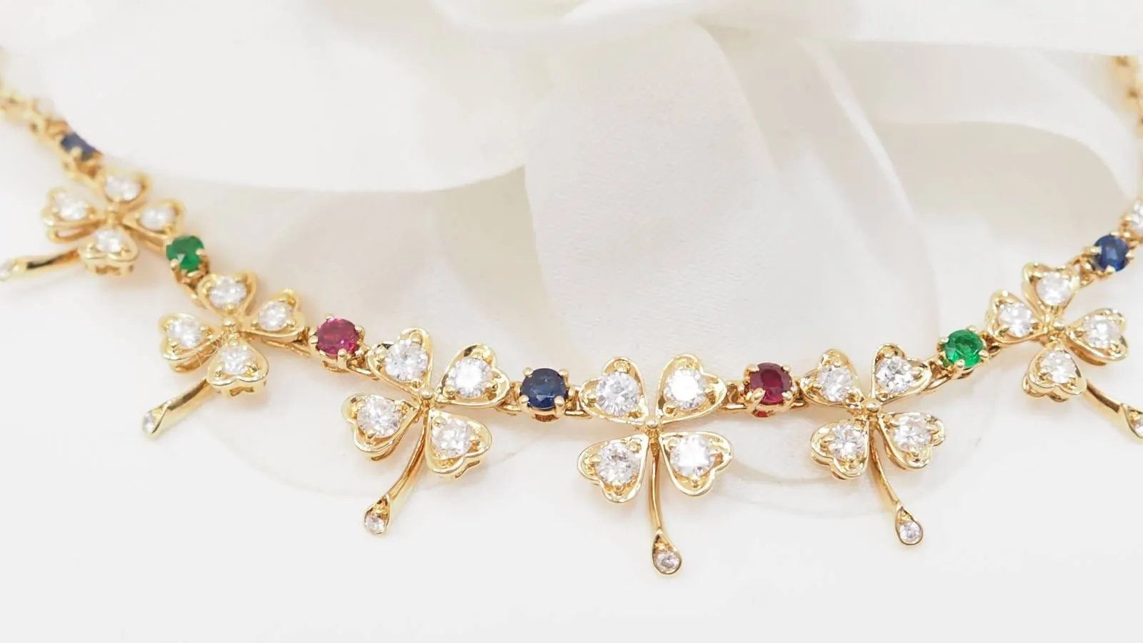 Collier trèfles en or jaune et diamants sold by 58 Facettes product image thumbnail 3