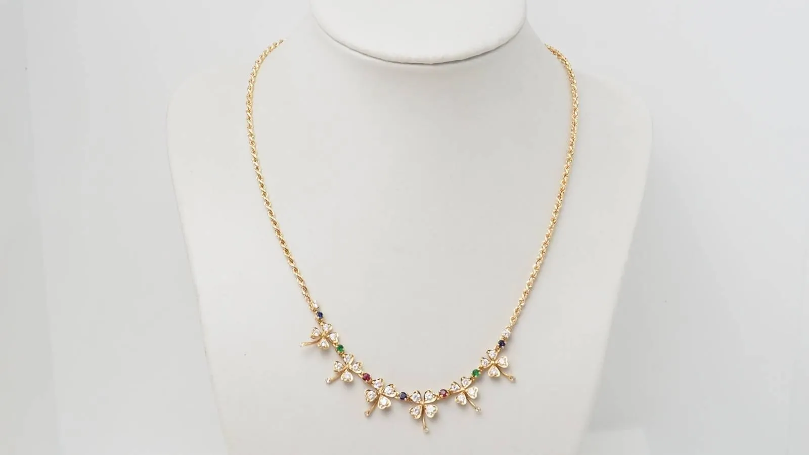 Collier trèfles en or jaune et diamants sold by 58 Facettes product image thumbnail 5