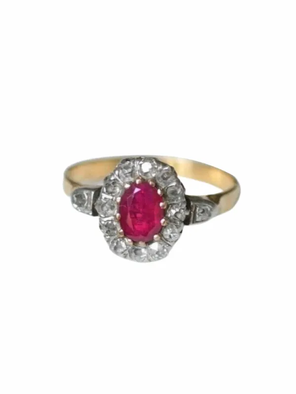 Bague de fiançailles rubis entourage diamants sold by 58 Facettes