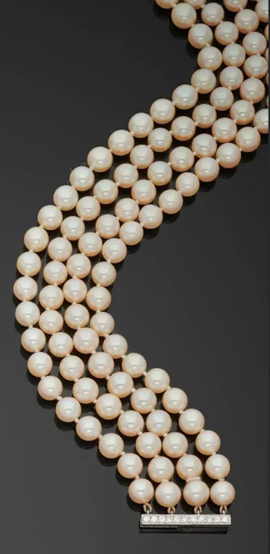 Superbe Collier 4 Rangs de perles de culture fermoir or diamants sold by 58 Facettes