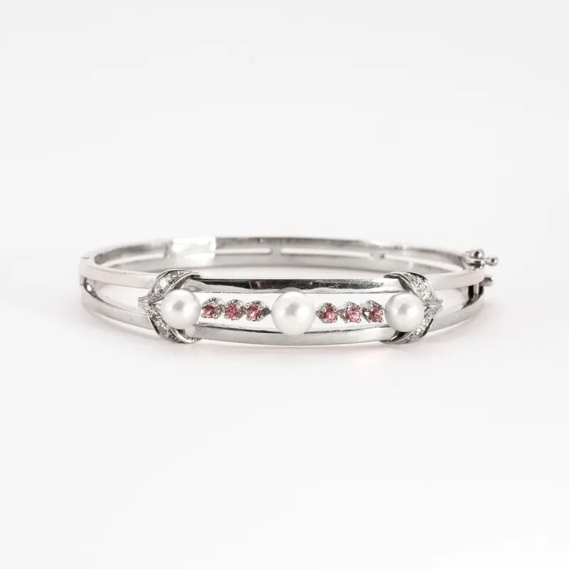 Bracelet jonc en or gris ajouré de perles de cultures et diamants sold by 58 Facettes