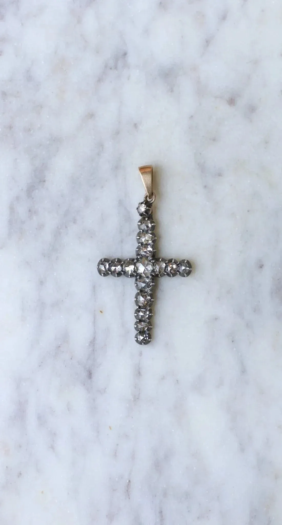 Croix Dévote Or rose Argent Diamants sold by 58 Facettes product image thumbnail 4