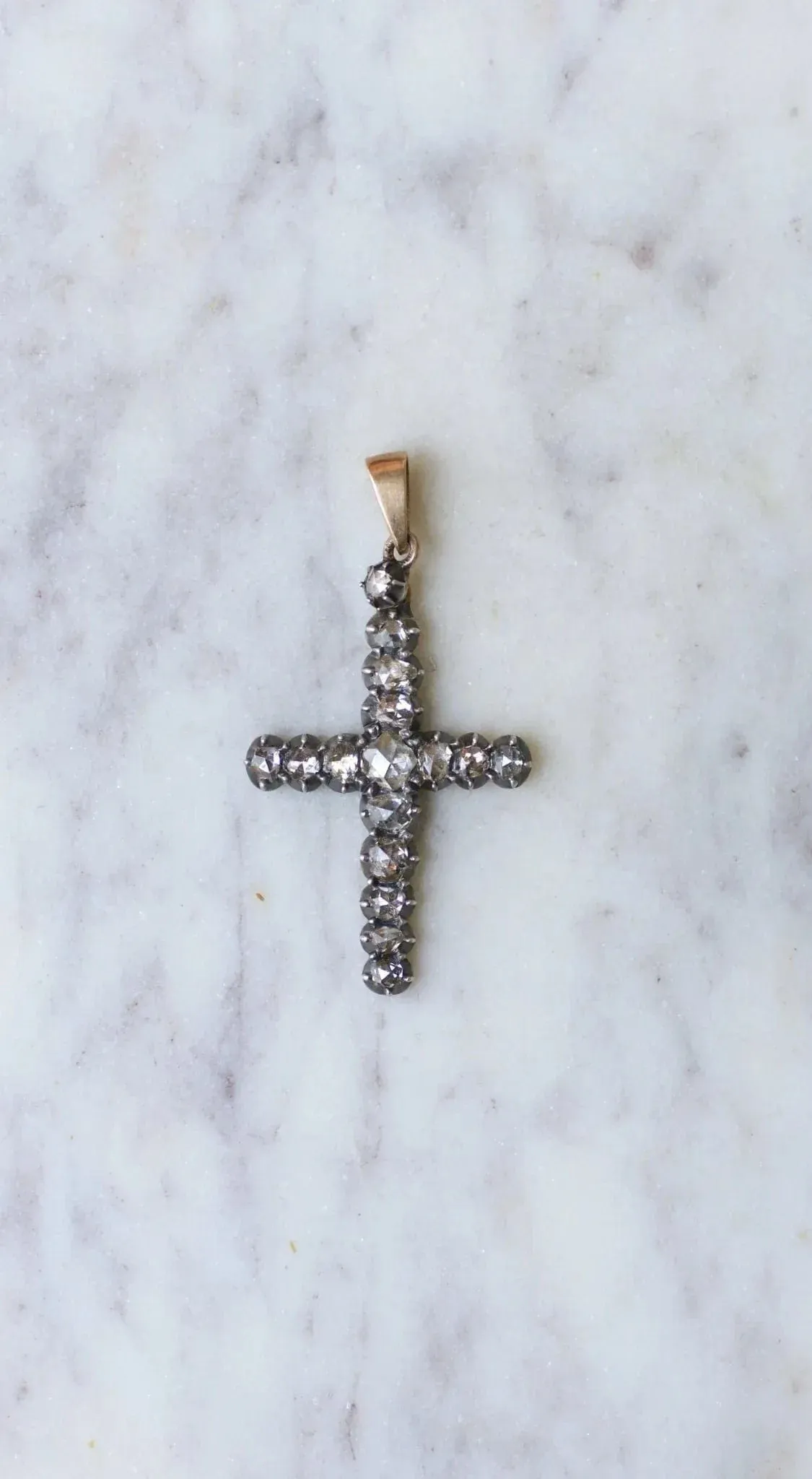 Croix Dévote Or rose Argent Diamants sold by 58 Facettes product image thumbnail 3