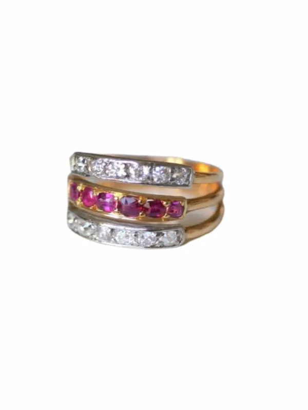 Bague Victorienne triple anneau en or rose, platine, rubis et diamants sold by 58 Facettes