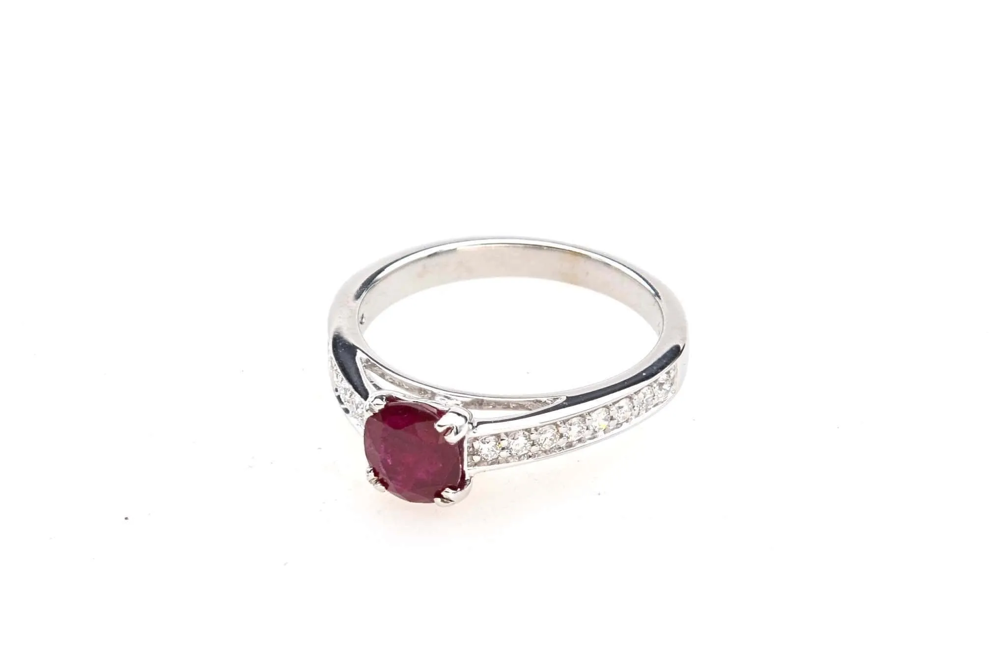Bague solitaire rubis diamants en or blanc sold by 58 Facettes product image thumbnail 3