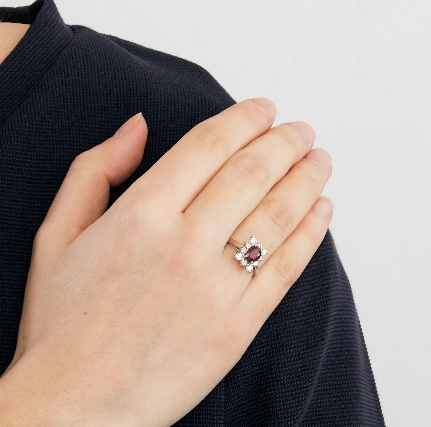 Bague or gris rubis et diamants sold by 58 Facettes product image thumbnail 2