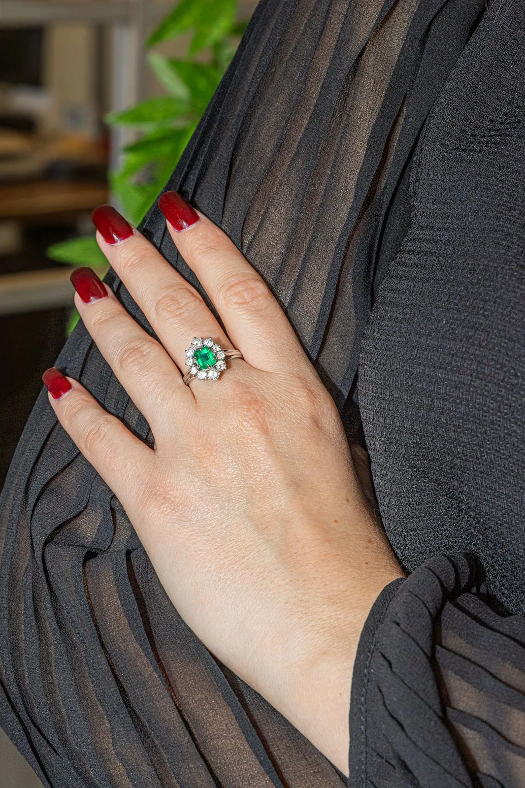 Bague Fleur Or blanc Emeraude sold by 58 Facettes product image thumbnail 2