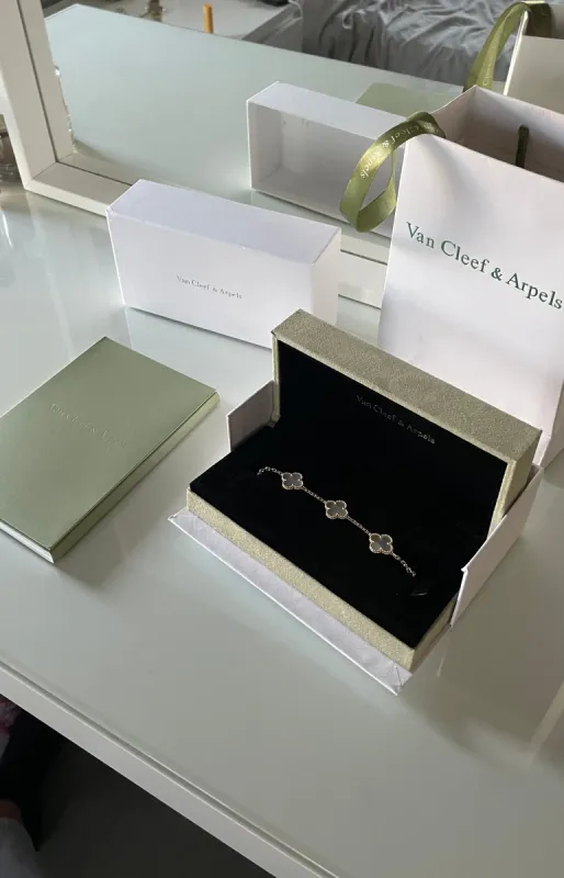 VAN CLEEF & ARPELS - Pure Alhambra - Bracelet or jaune et Nacre sold by 58 Facettes
